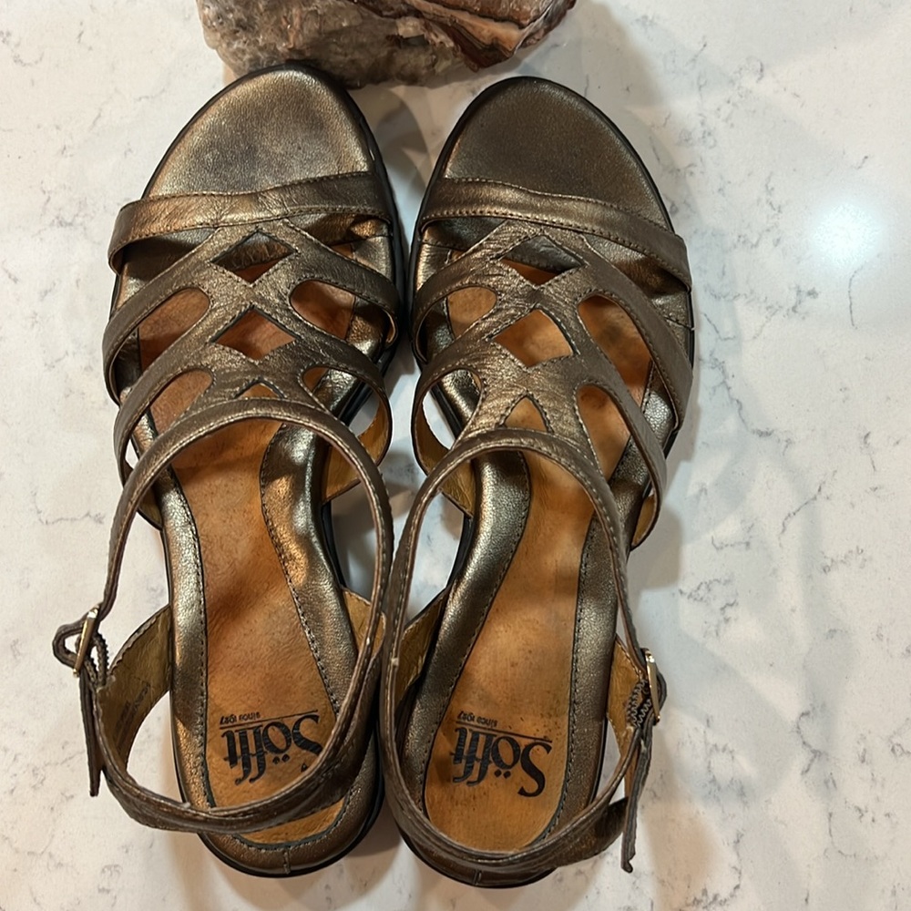 Sofft bronze comfort sandals, size 8 - Picture 9 of 16